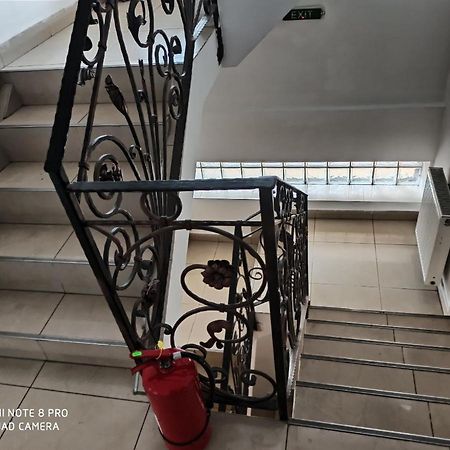 Quik Hotel Брашов Екстериор снимка