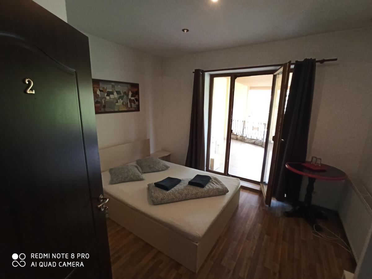 Quik Hotel Брашов Екстериор снимка