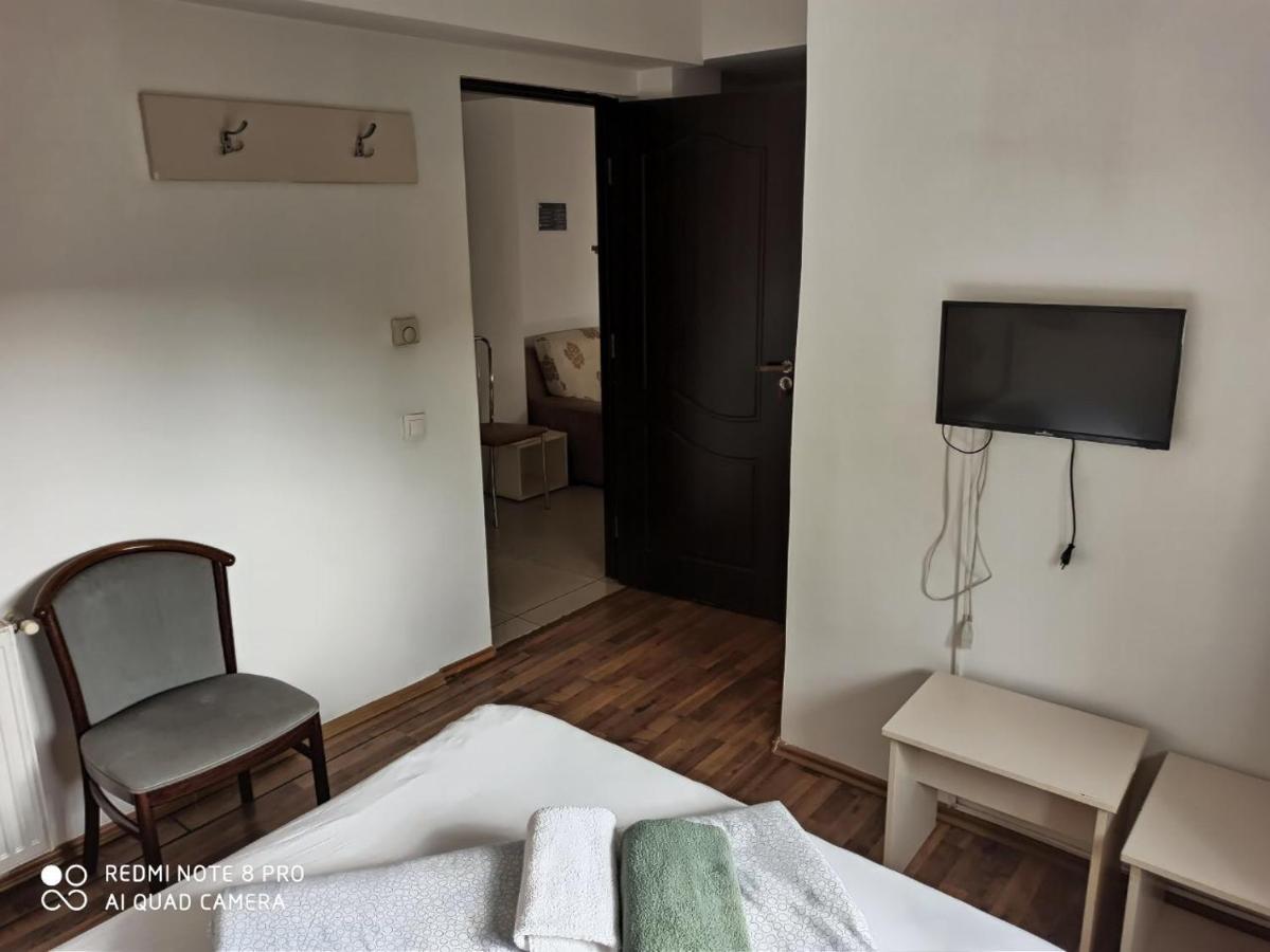 Quik Hotel Брашов Екстериор снимка