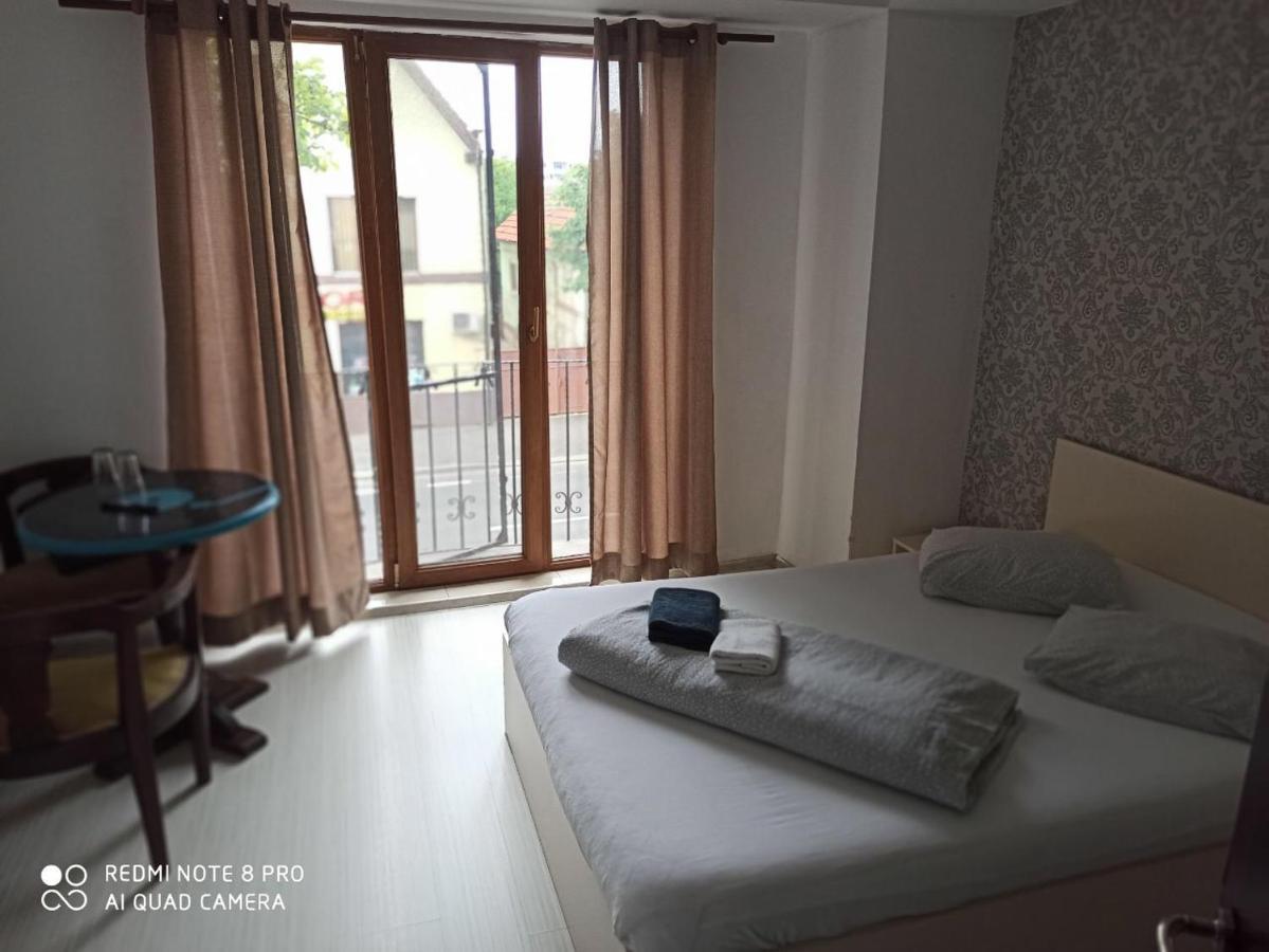Quik Hotel Брашов Екстериор снимка