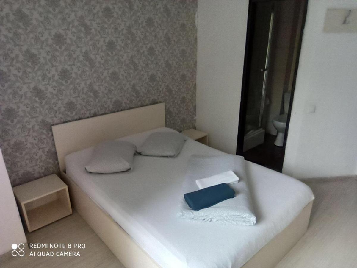 Quik Hotel Брашов Екстериор снимка