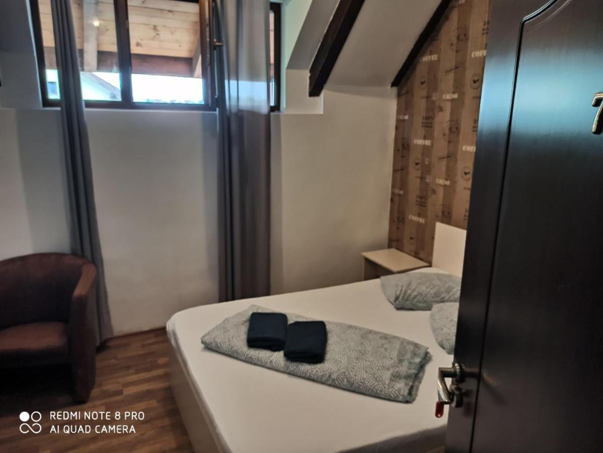 Quik Hotel Брашов Екстериор снимка