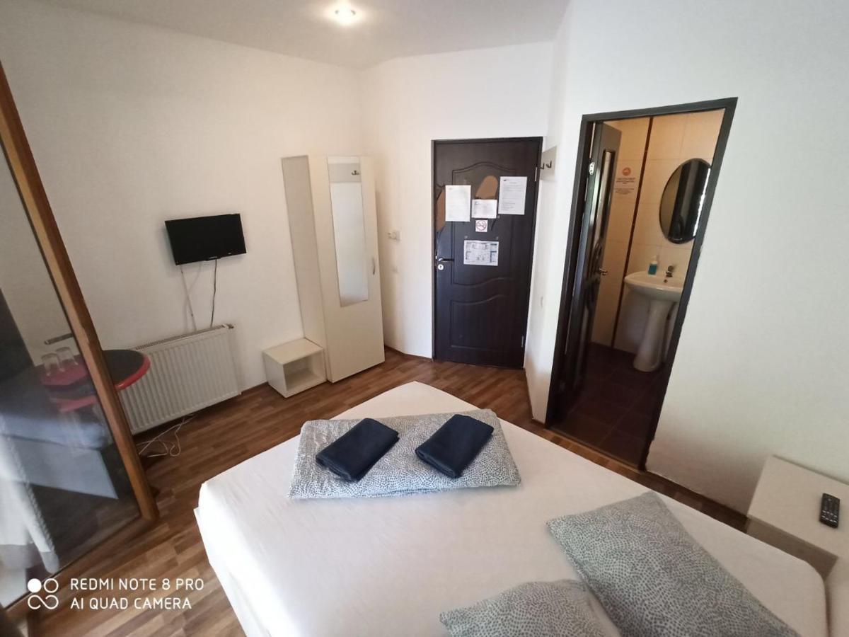 Quik Hotel Брашов Екстериор снимка