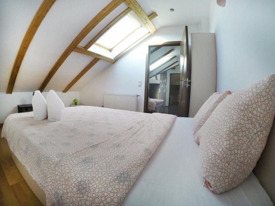 Quik Hotel Брашов Екстериор снимка