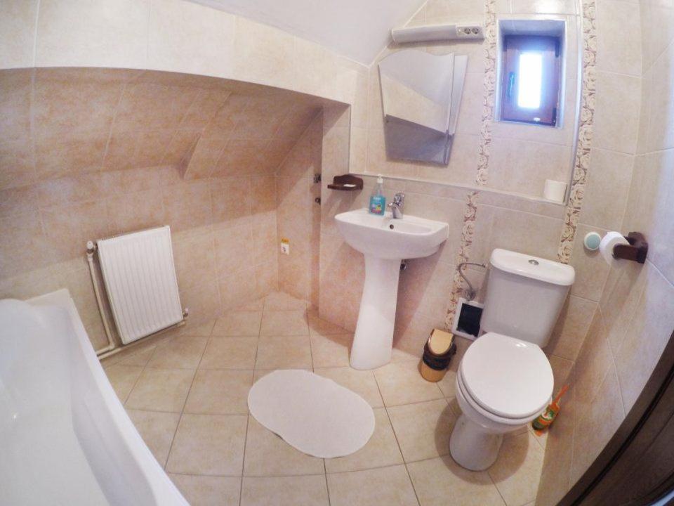 Quik Hotel Брашов Екстериор снимка