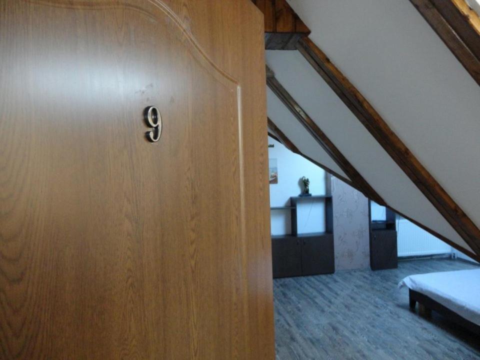 Quik Hotel Брашов Екстериор снимка